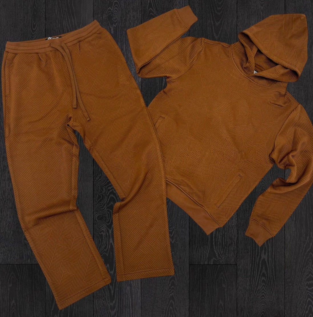 Rebel - Clean Fit Emboss Sweat Suit - Brown - 311411
