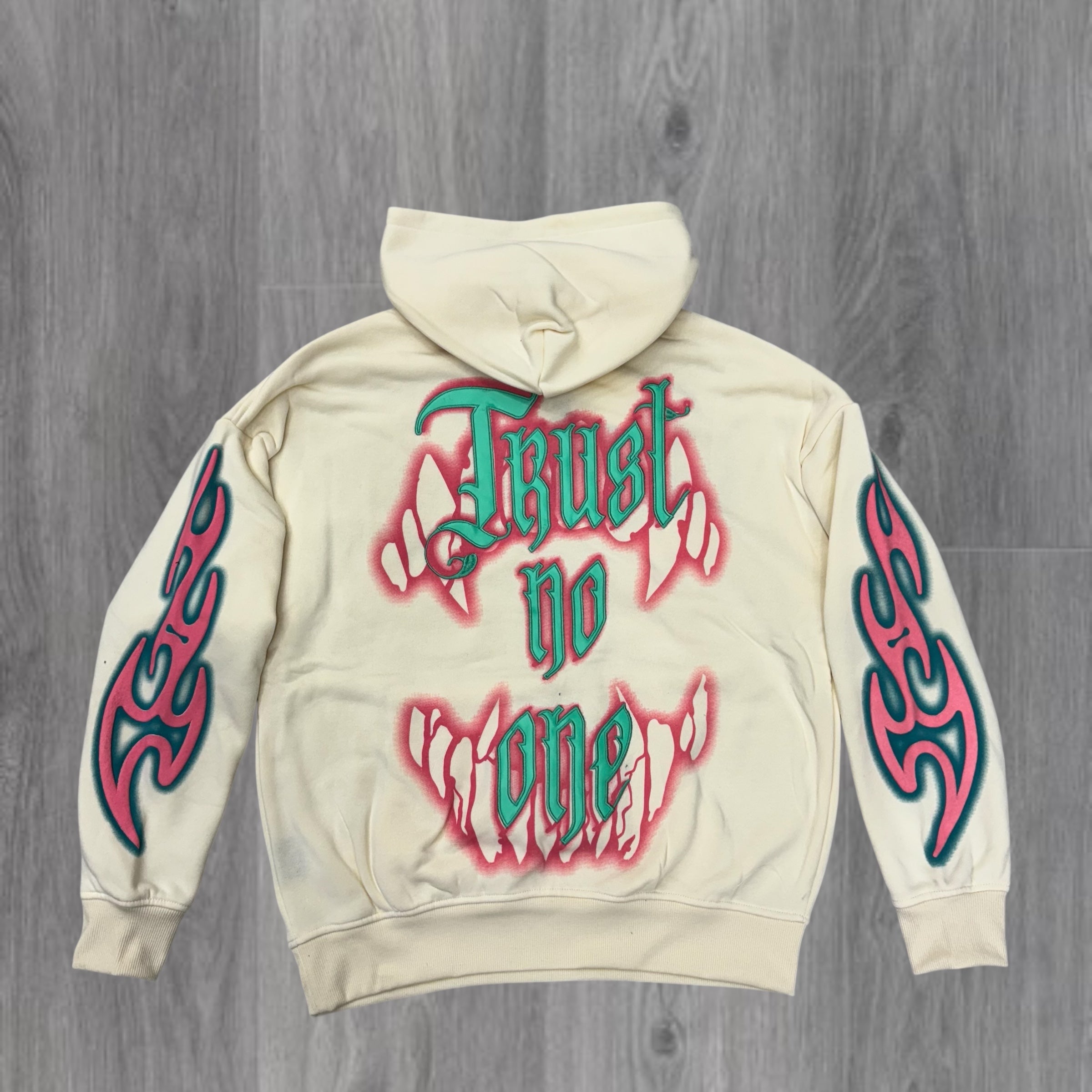 Rebel - Stacked Trust No One Sweat Suit - Cream - 313 413