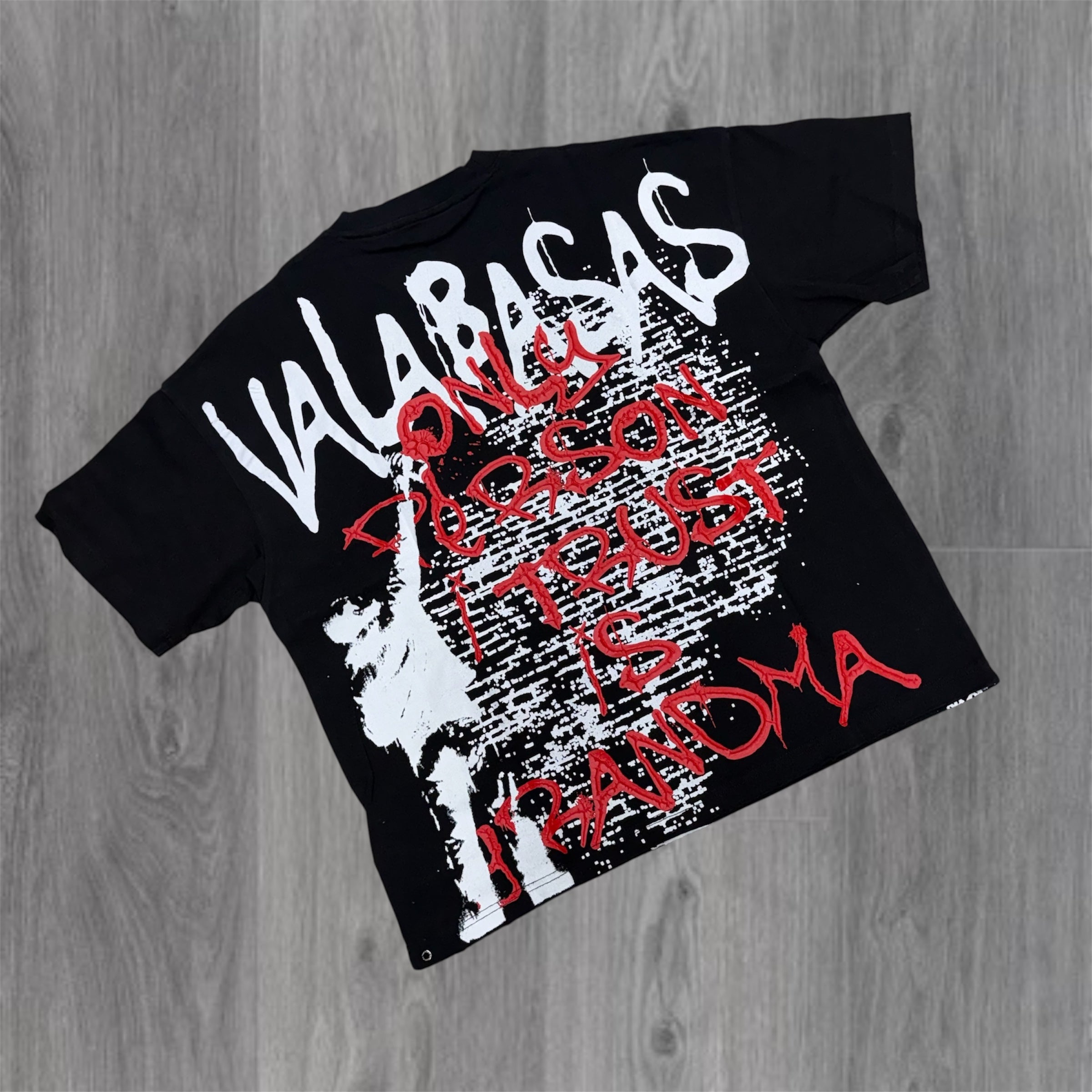 Valabasas - Love Granny Tee - Black   26005