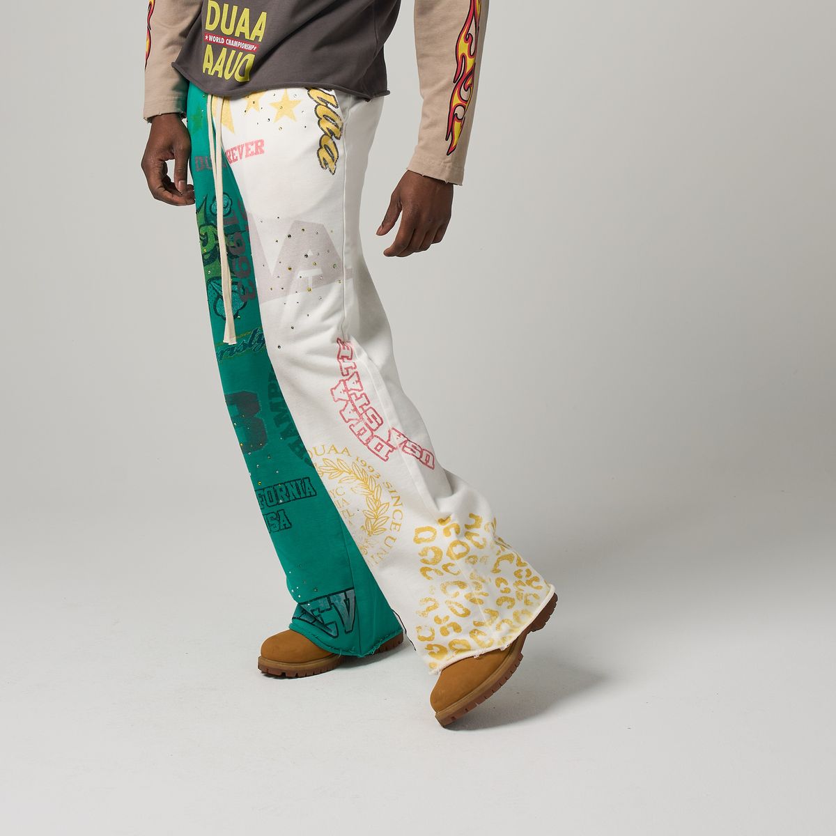 DUAA - Flare Fit Star Split sweat Pants - White