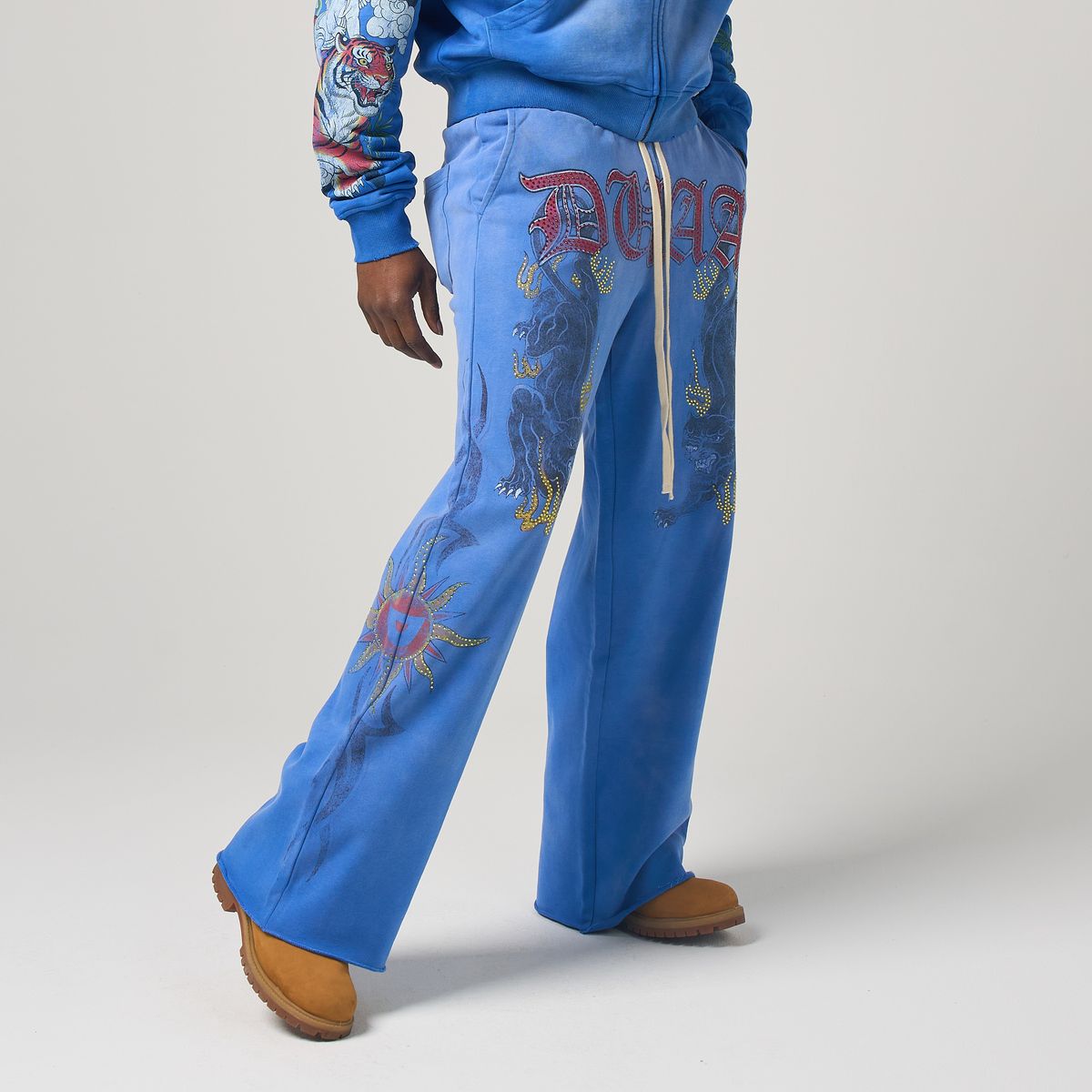 DUAA - Flare Fit Zen sweat Pants -