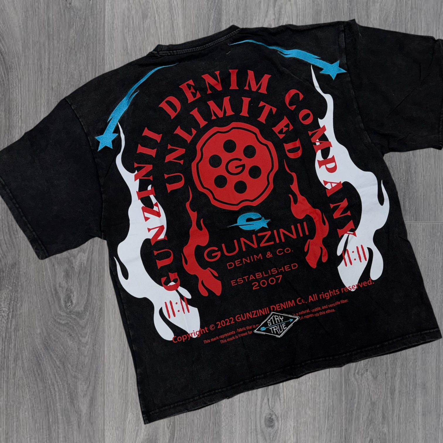 Gunzinii - Property T-shirt - Black - 1000